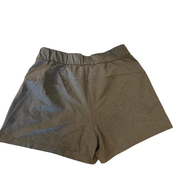 Women's Size 6 Lululemon On The Fly Mid Rise Short 2.5” Women’s Heathered Slate - Picture 2 of 3